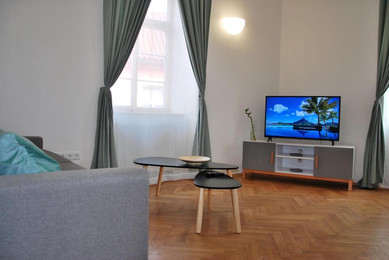 White Swan Boutique Apartments Praga Exterior foto